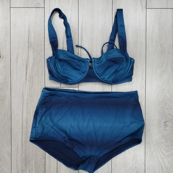 NWOT Victoria's Secret Bikini - Picture 1 of 9